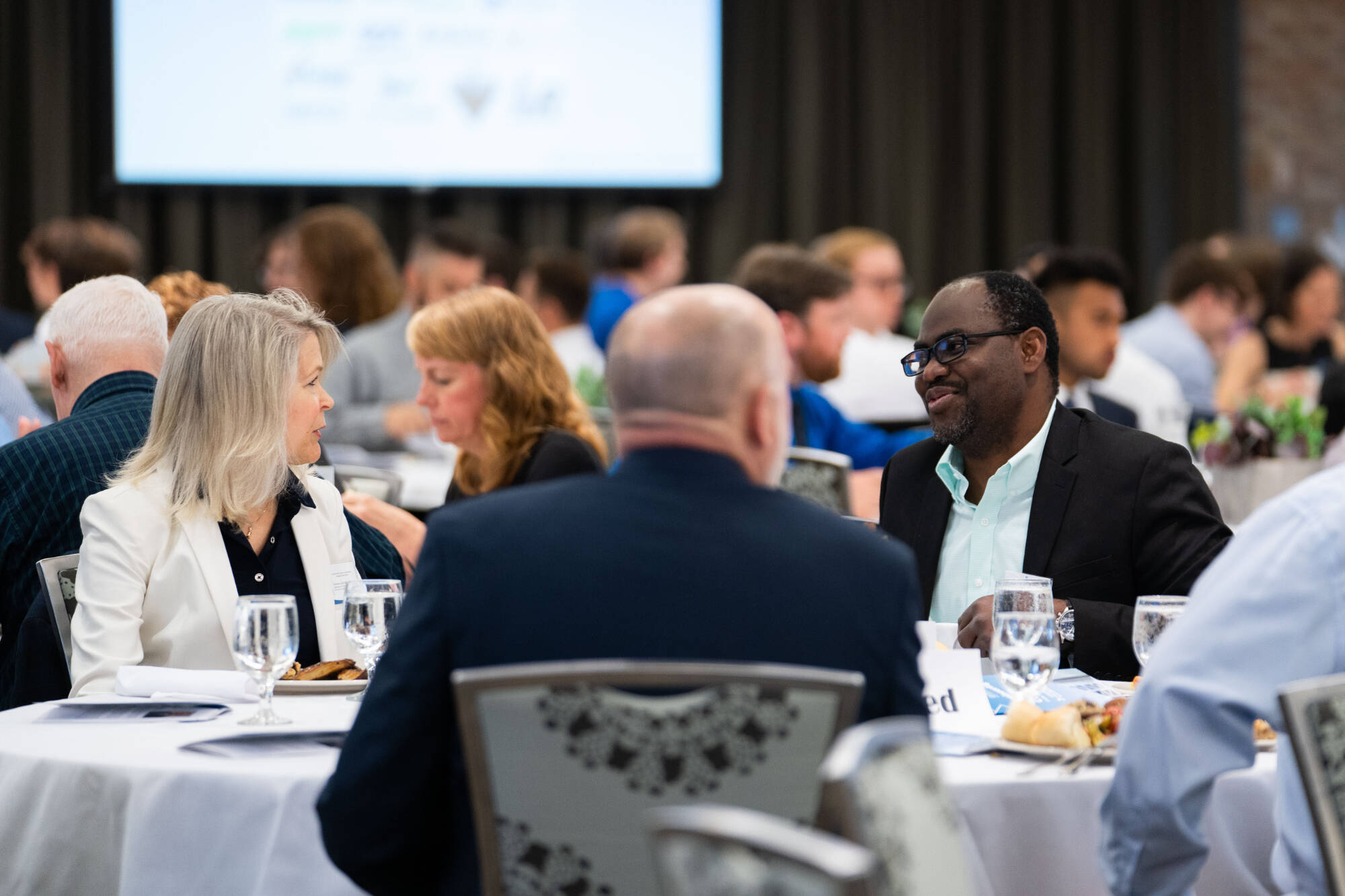 People talking at a banquet.